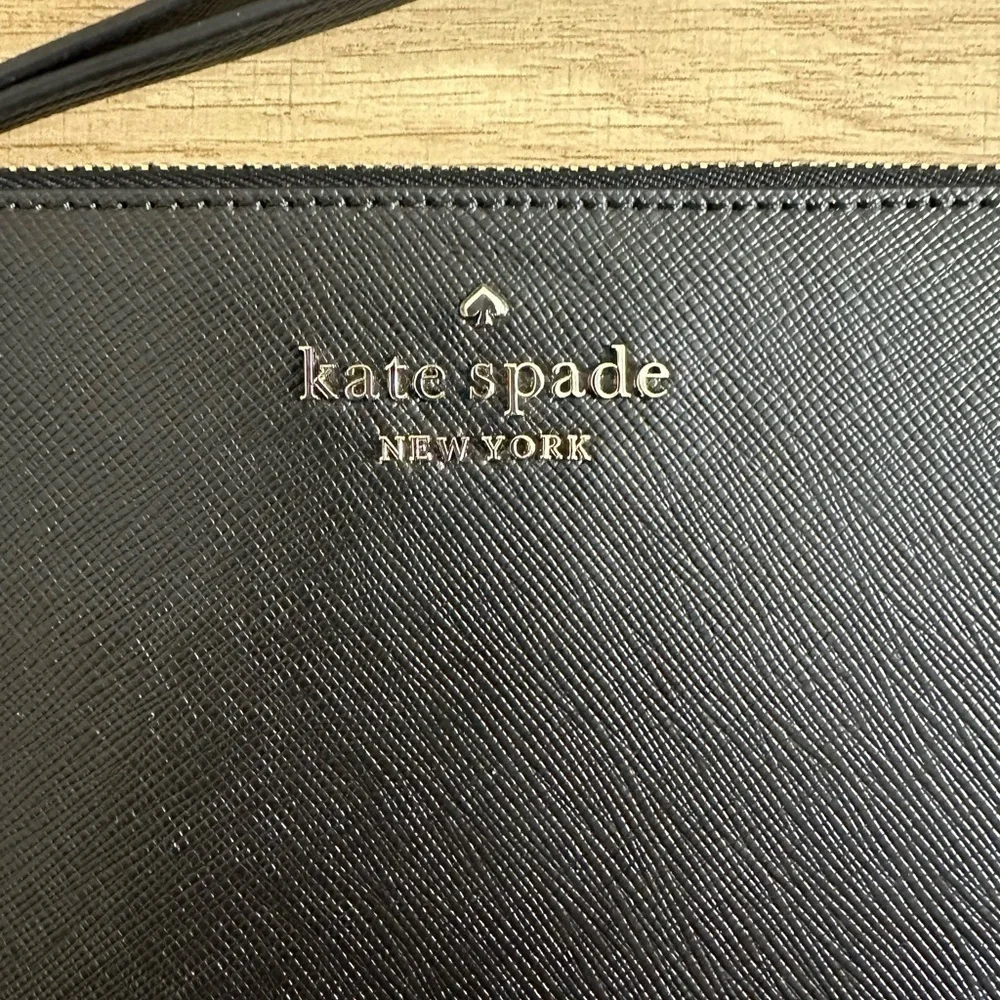 Kate Spade Staci Saffiano Leather Medium Zip Wristlet (Black)